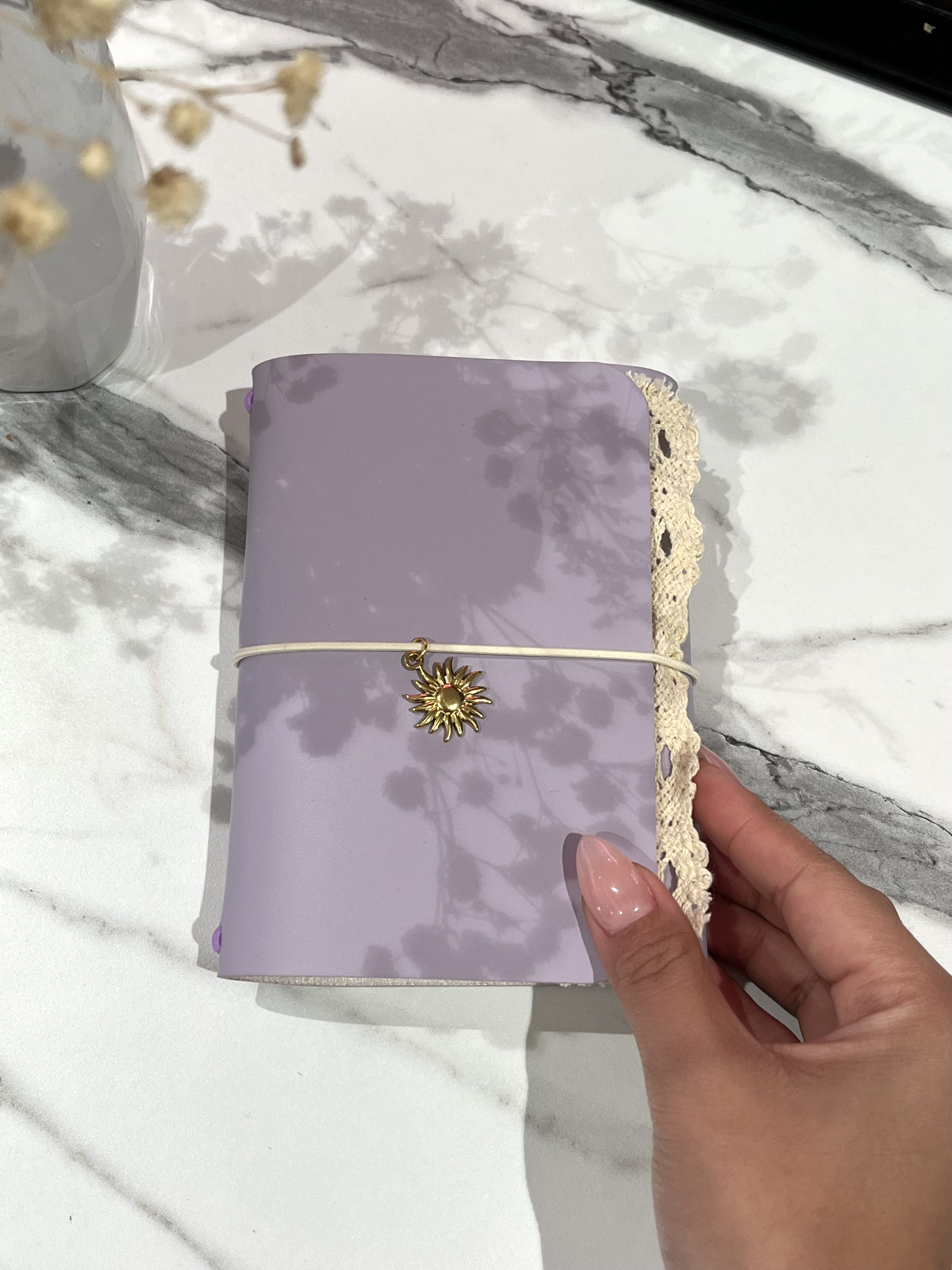artcyst folio — flat lay